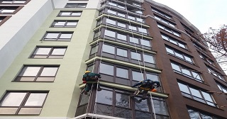 Установка крыши на балкон Губаха цена от 1030 руб. м/2.